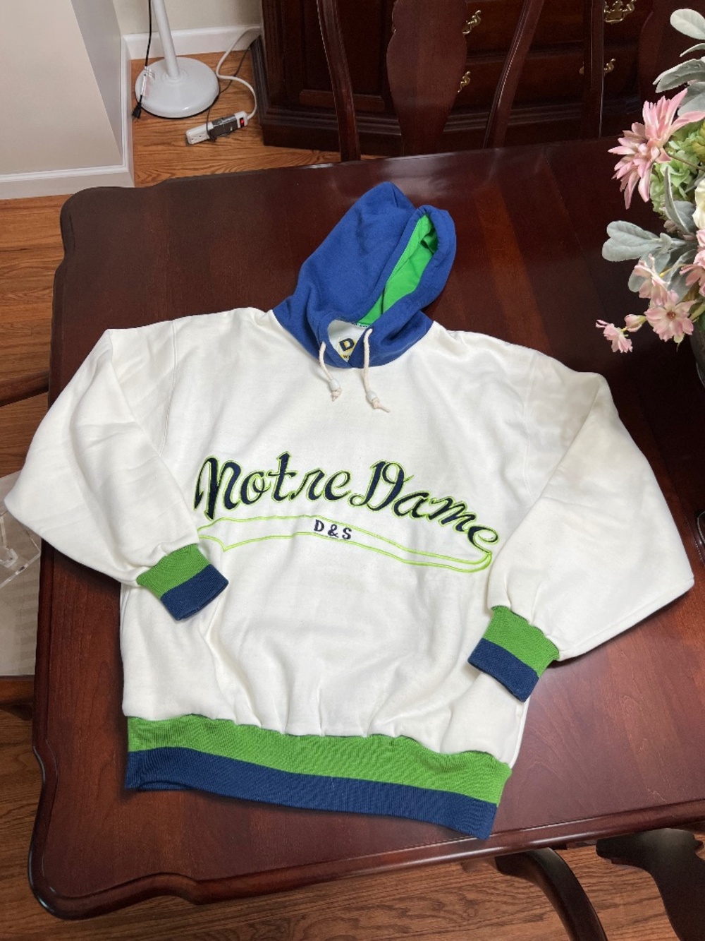 D & s world Vintage notre dame hoodie